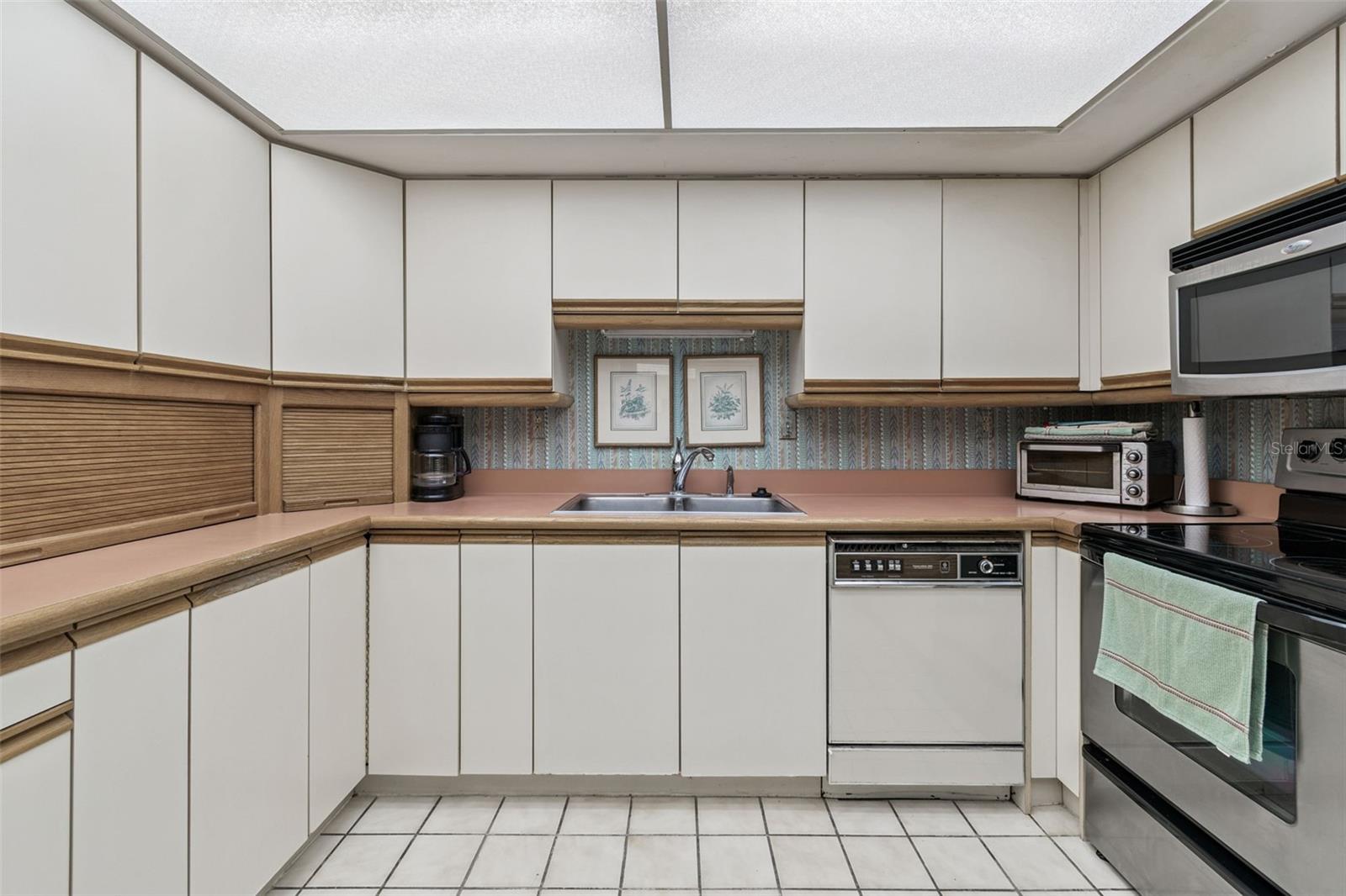 Image 16 of 72 For 17920 Gulf Boulevard 903