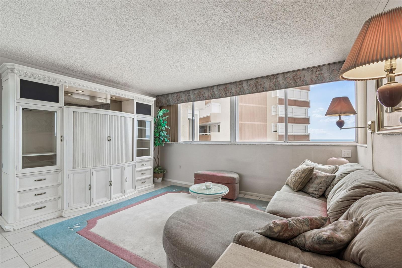 Image 18 of 72 For 17920 Gulf Boulevard 903