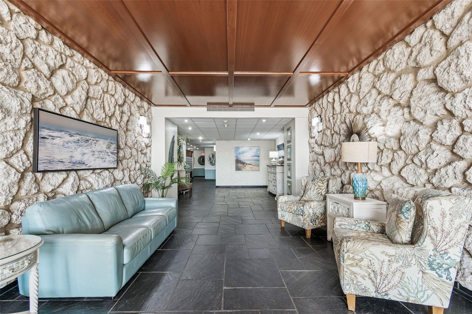 Image 2 of 72 For 17920 Gulf Boulevard 903
