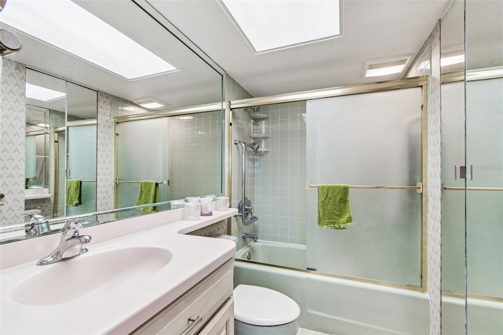 Image 21 of 72 For 17920 Gulf Boulevard 903