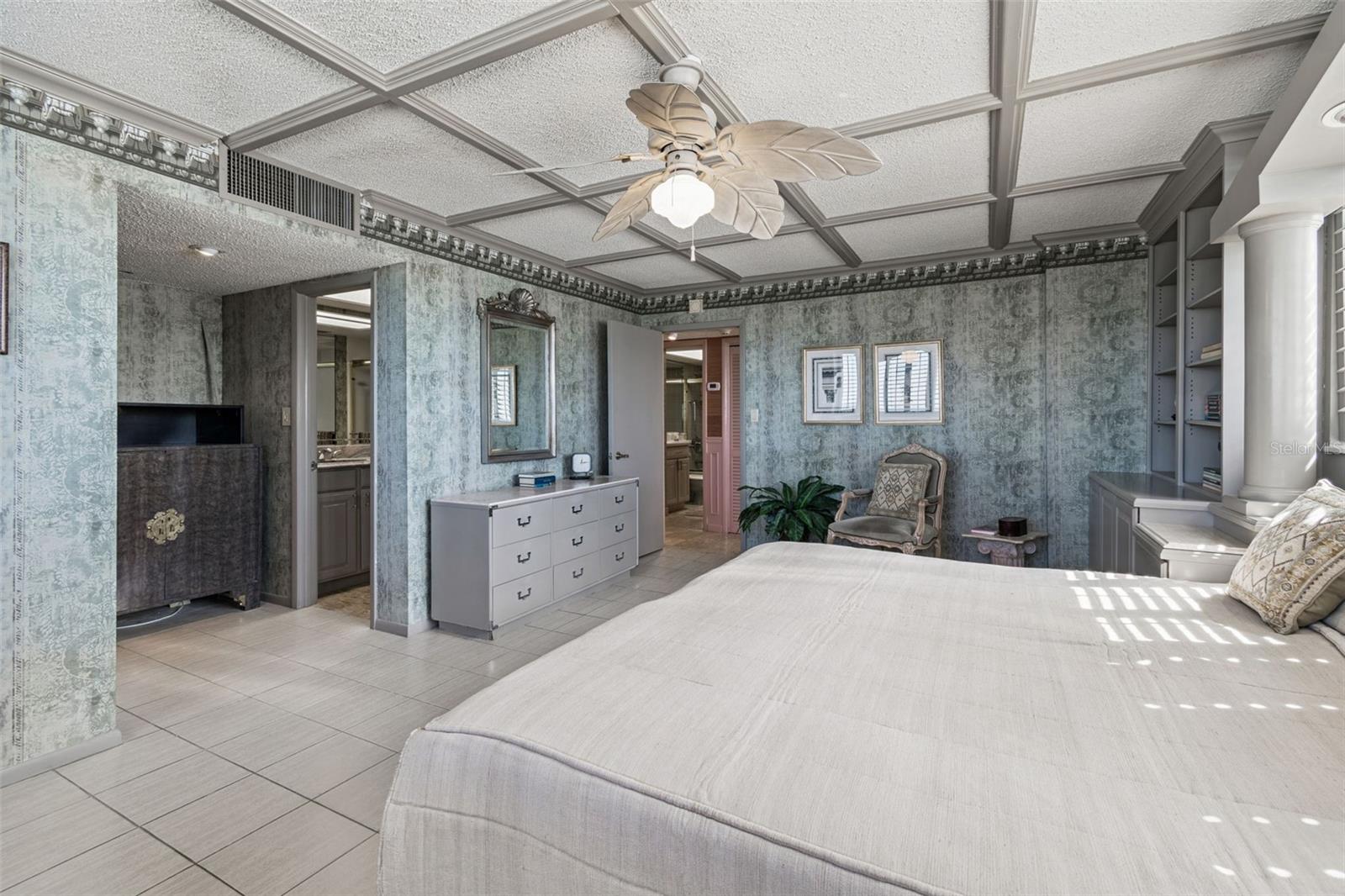 Image 26 of 72 For 17920 Gulf Boulevard 903