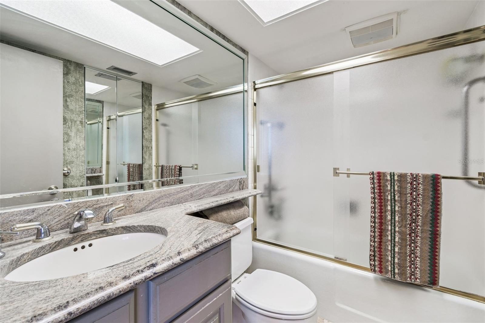 Image 31 of 72 For 17920 Gulf Boulevard 903