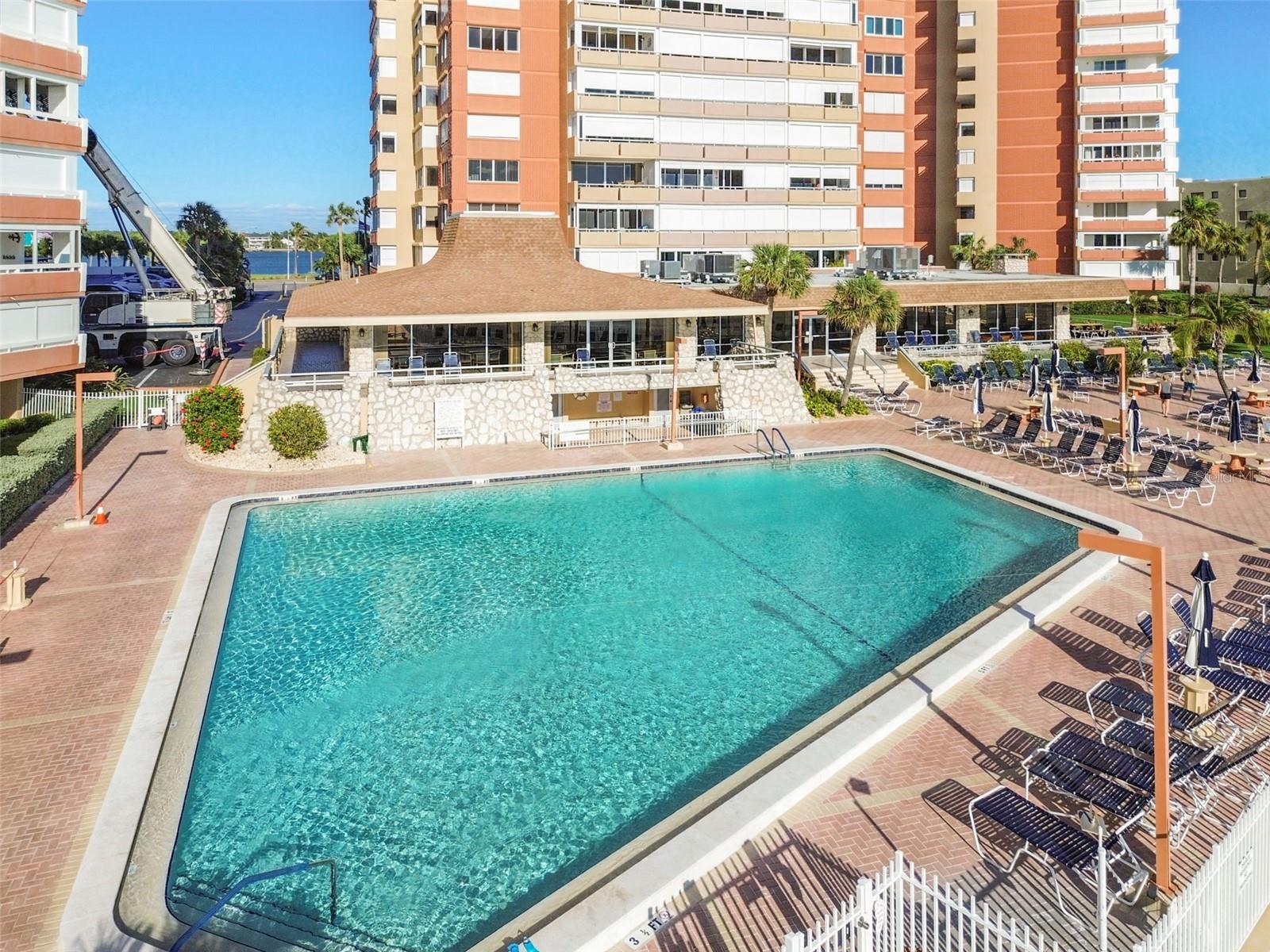 Image 39 of 72 For 17920 Gulf Boulevard 903