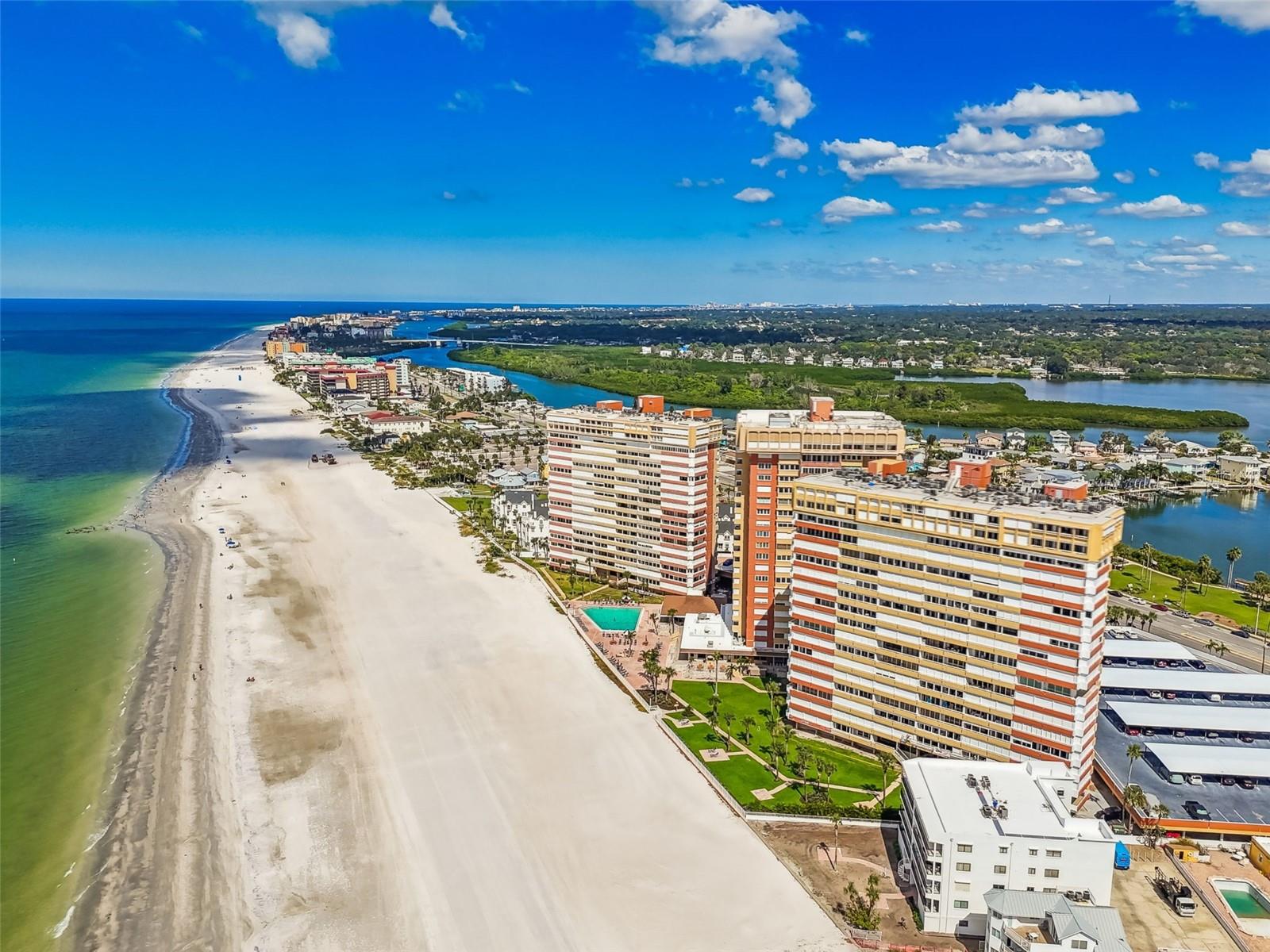 Image 47 of 72 For 17920 Gulf Boulevard 903