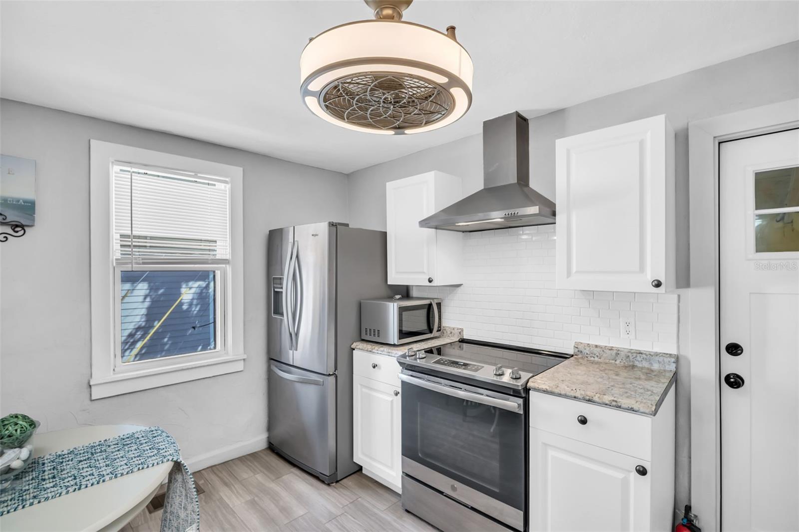 Image 13 of 41 For 1022 10th Avenue N