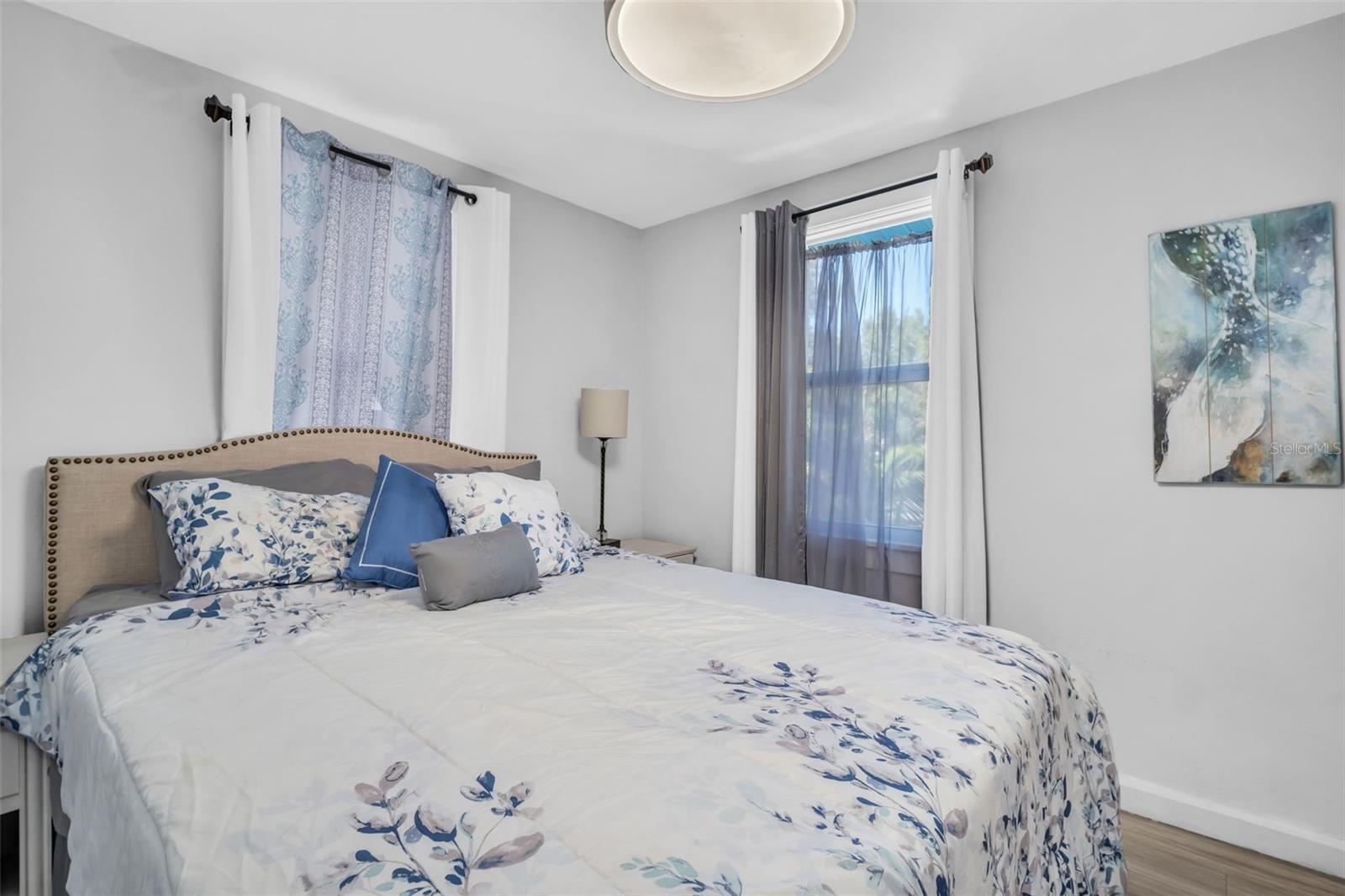Image 17 of 41 For 1022 10th Avenue N