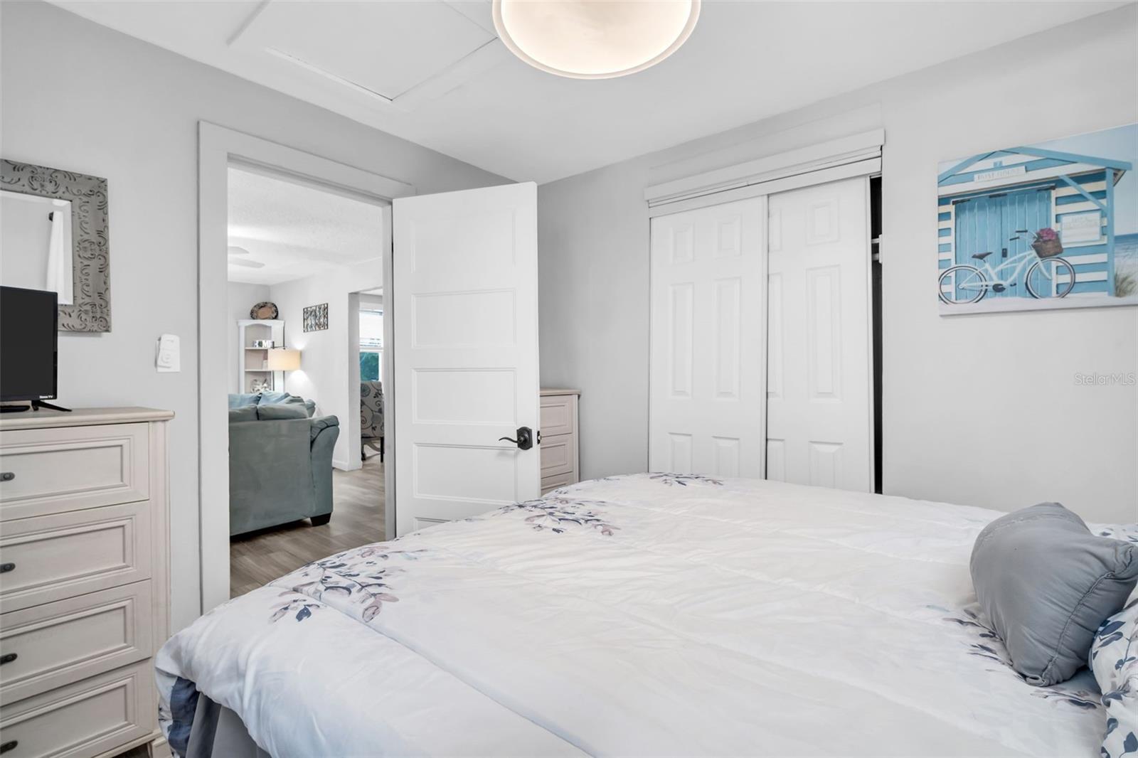 Image 18 of 41 For 1022 10th Avenue N