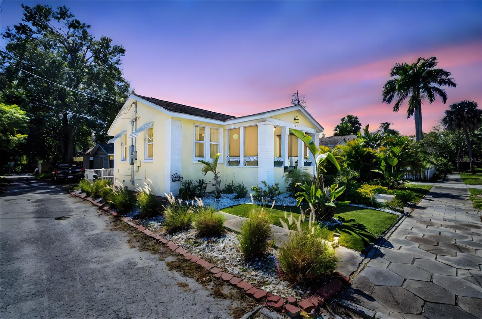 Image 3 of 41 For 1022 10th Avenue N