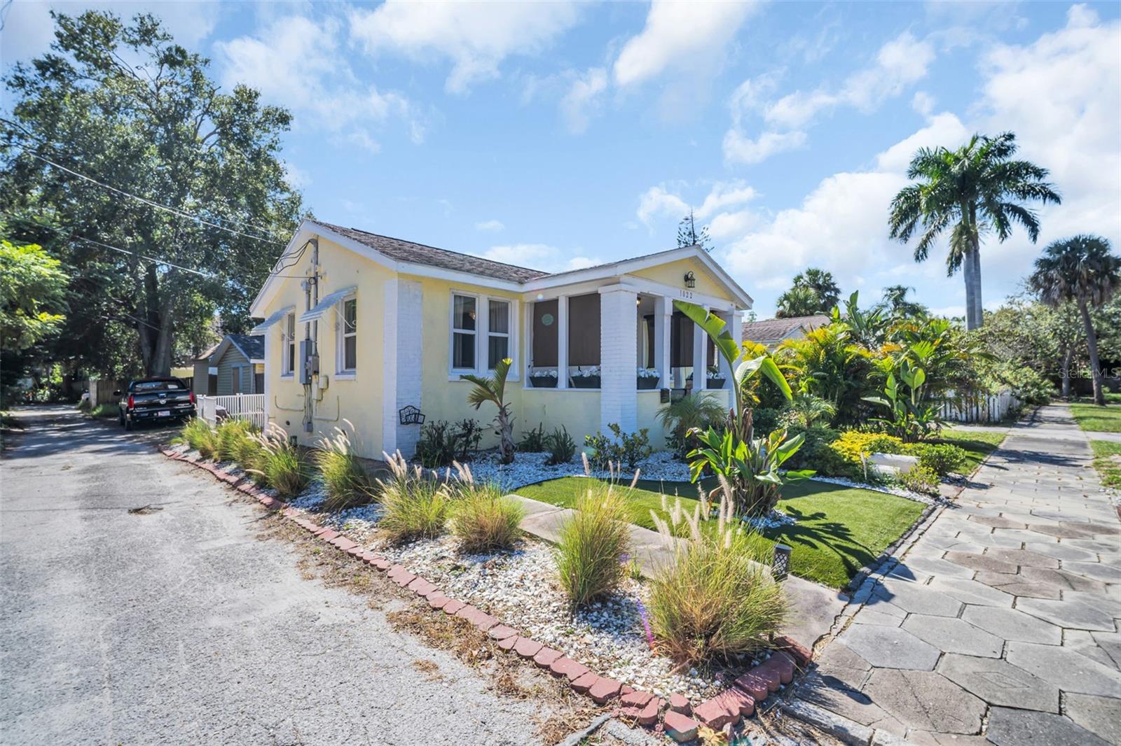 Image 5 of 41 For 1022 10th Avenue N