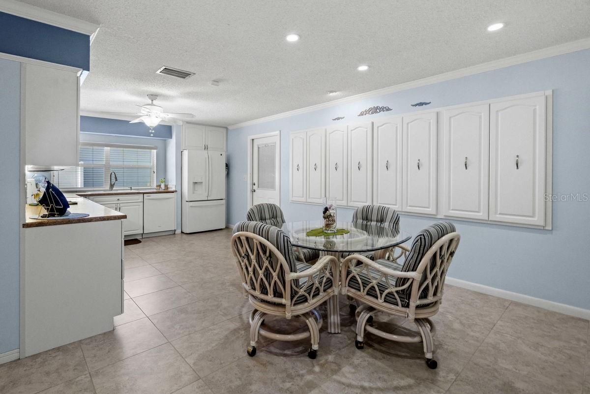 Image 18 of 70 For 2275 Twin Lane Drive