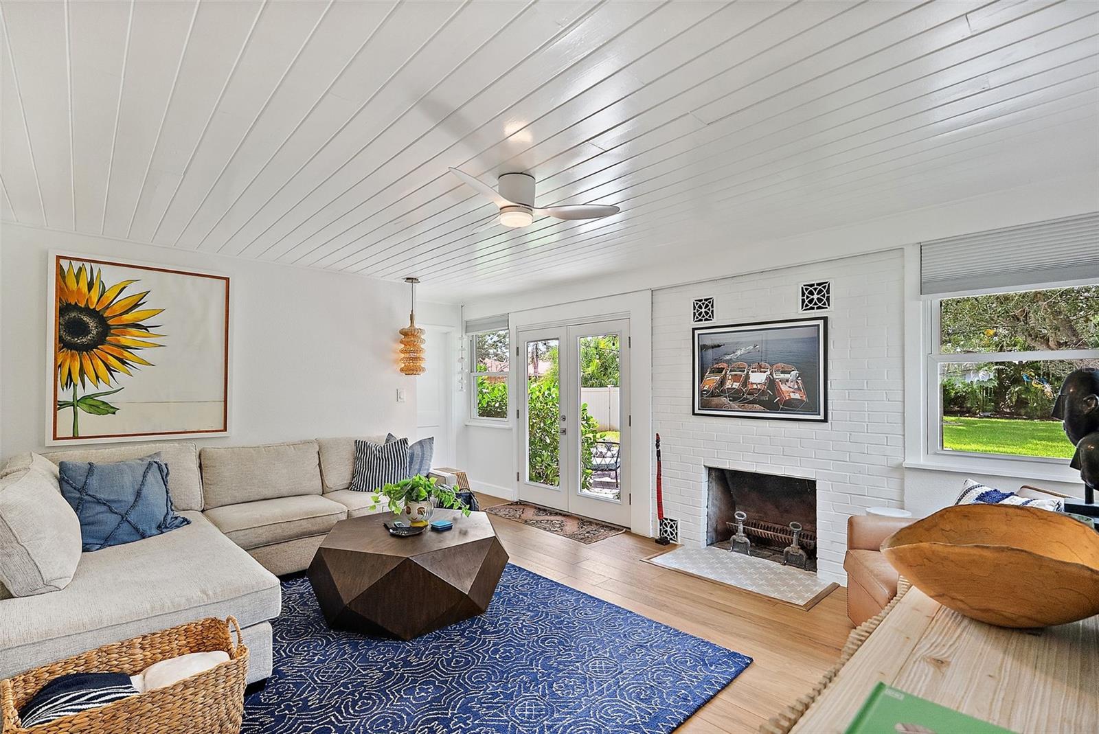 Image 18 of 38 For 851 Snell Isle Boulevard Ne