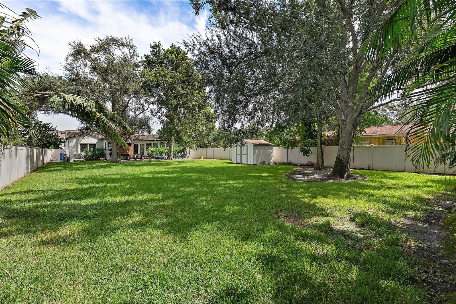 Image 30 of 38 For 851 Snell Isle Boulevard Ne