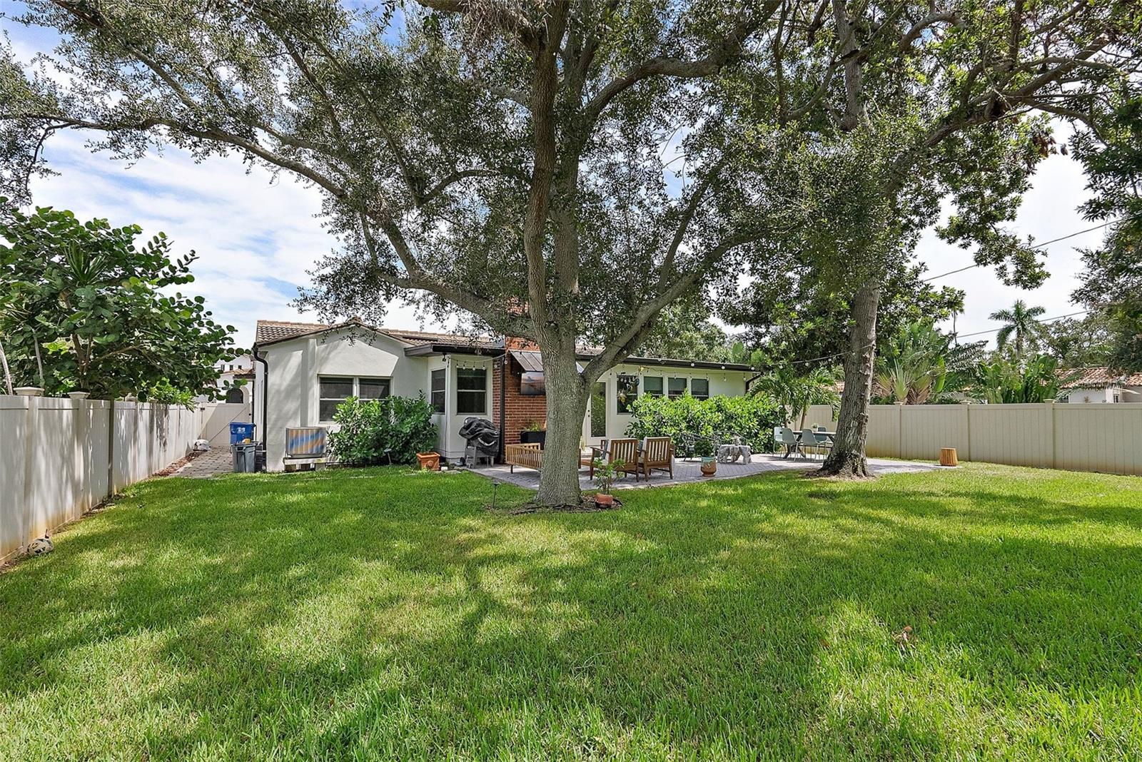 Image 32 of 38 For 851 Snell Isle Boulevard Ne