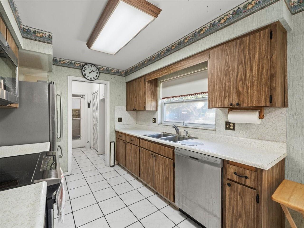 Image 12 of 44 For 10408 Butia Place