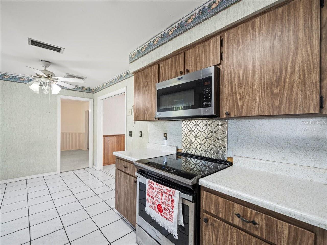 Image 13 of 44 For 10408 Butia Place