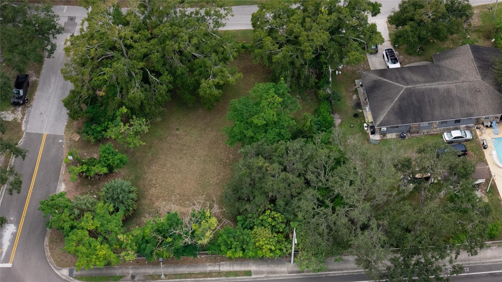 Listing photo id 9 for 3902 Hanlon Street