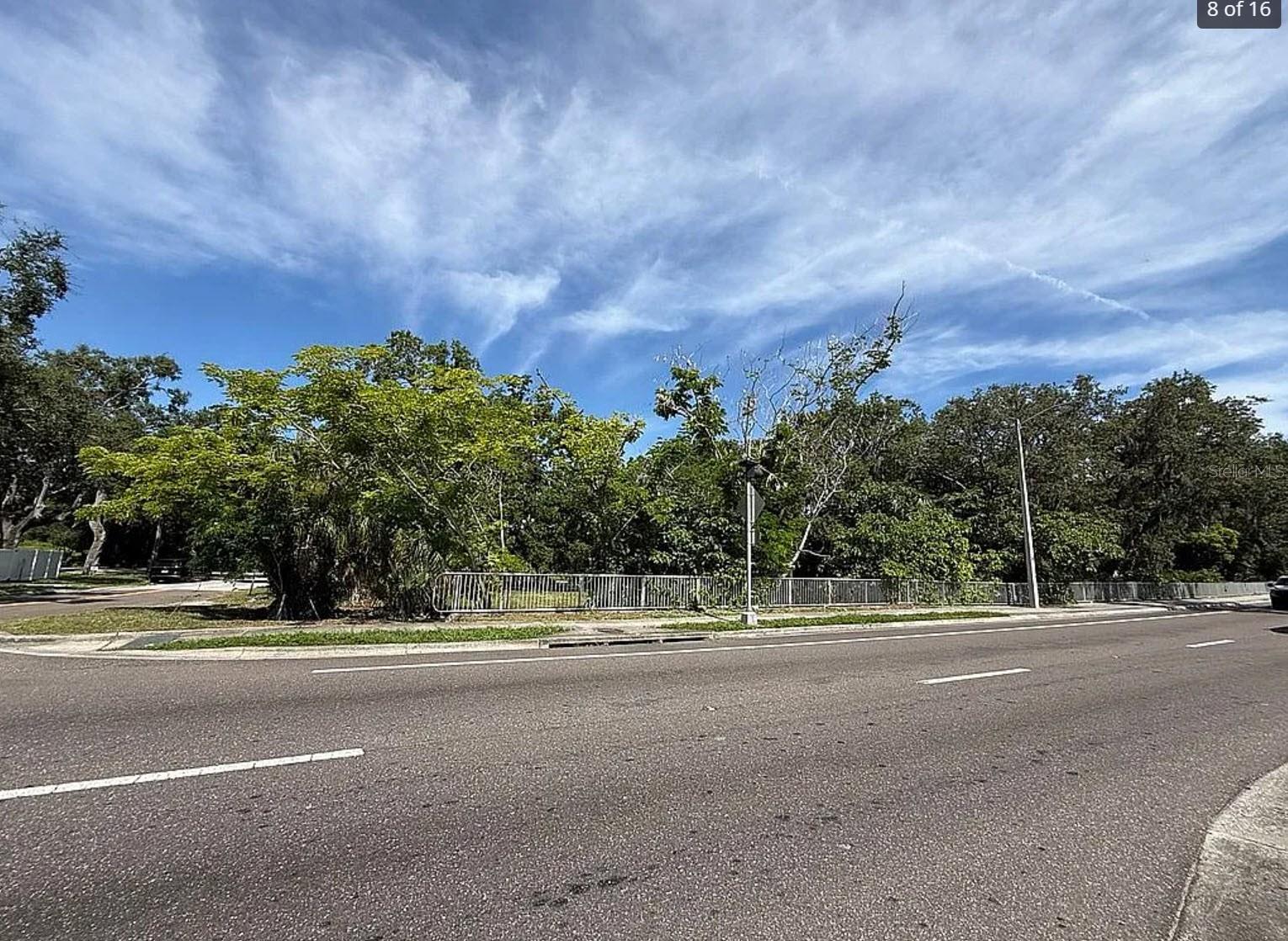 Listing photo id 5 for 3902 Hanlon Street