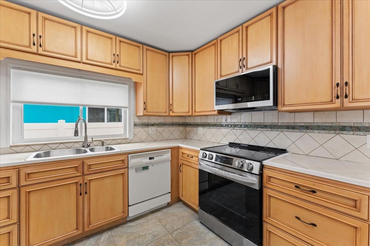 Image 5 of 16 For 2408 18th Street N