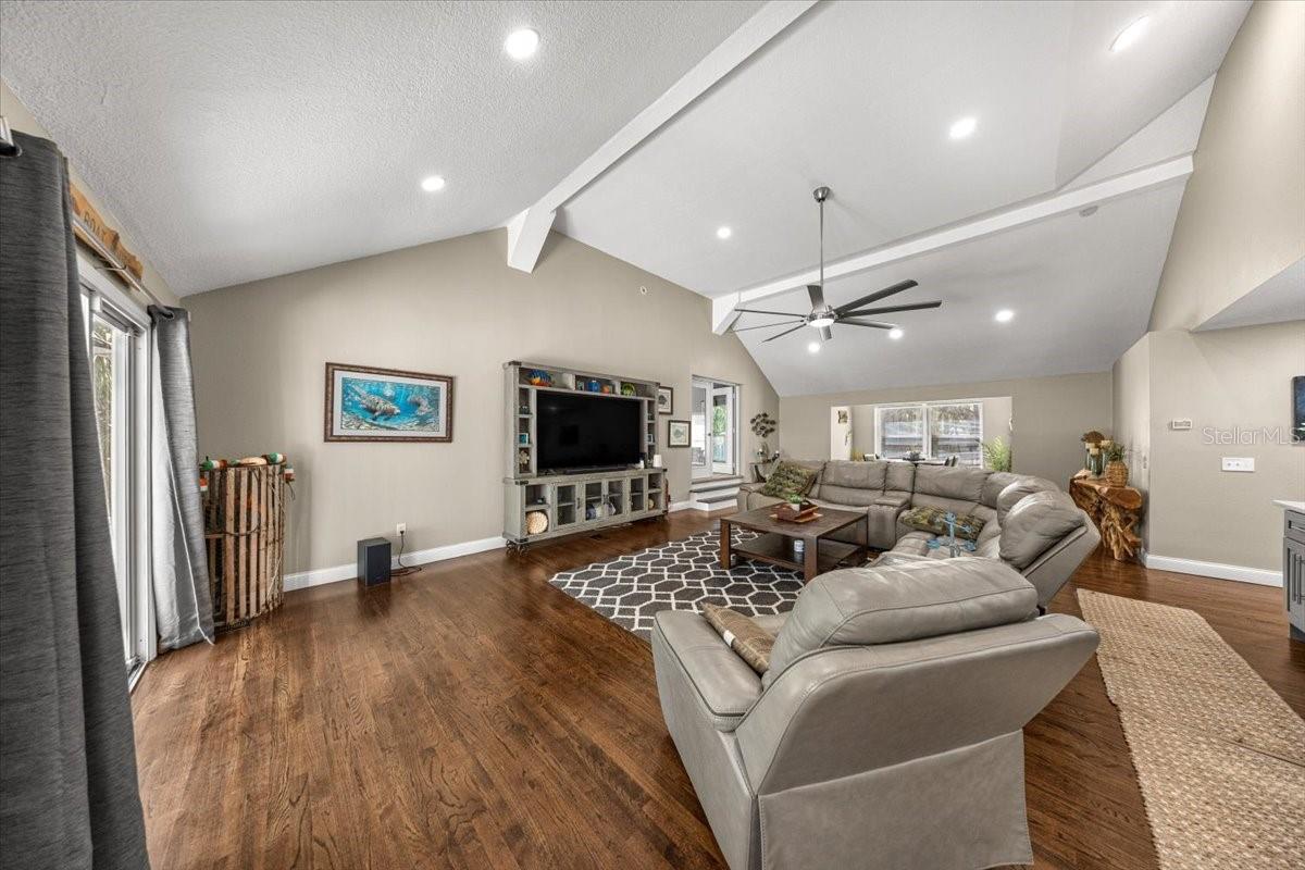 Image 14 of 91 For 10661 Sunflower Point