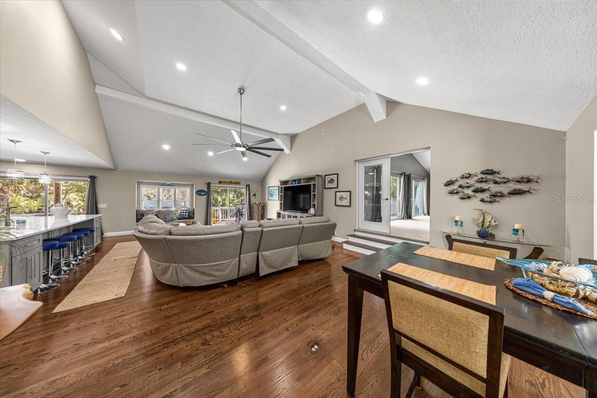 Image 17 of 91 For 10661 Sunflower Point