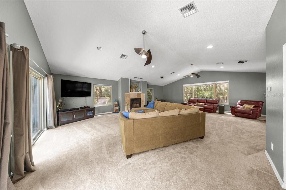 Image 18 of 91 For 10661 Sunflower Point