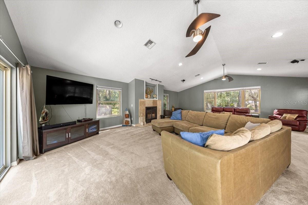 Image 19 of 91 For 10661 Sunflower Point