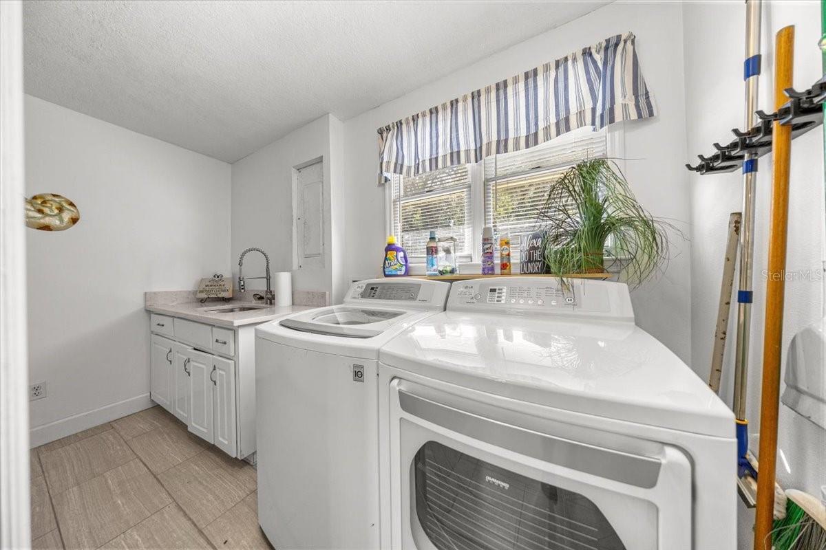 Image 24 of 91 For 10661 Sunflower Point
