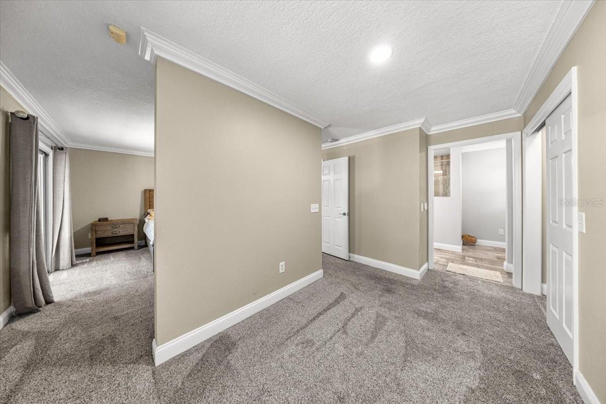 Image 32 of 91 For 10661 Sunflower Point
