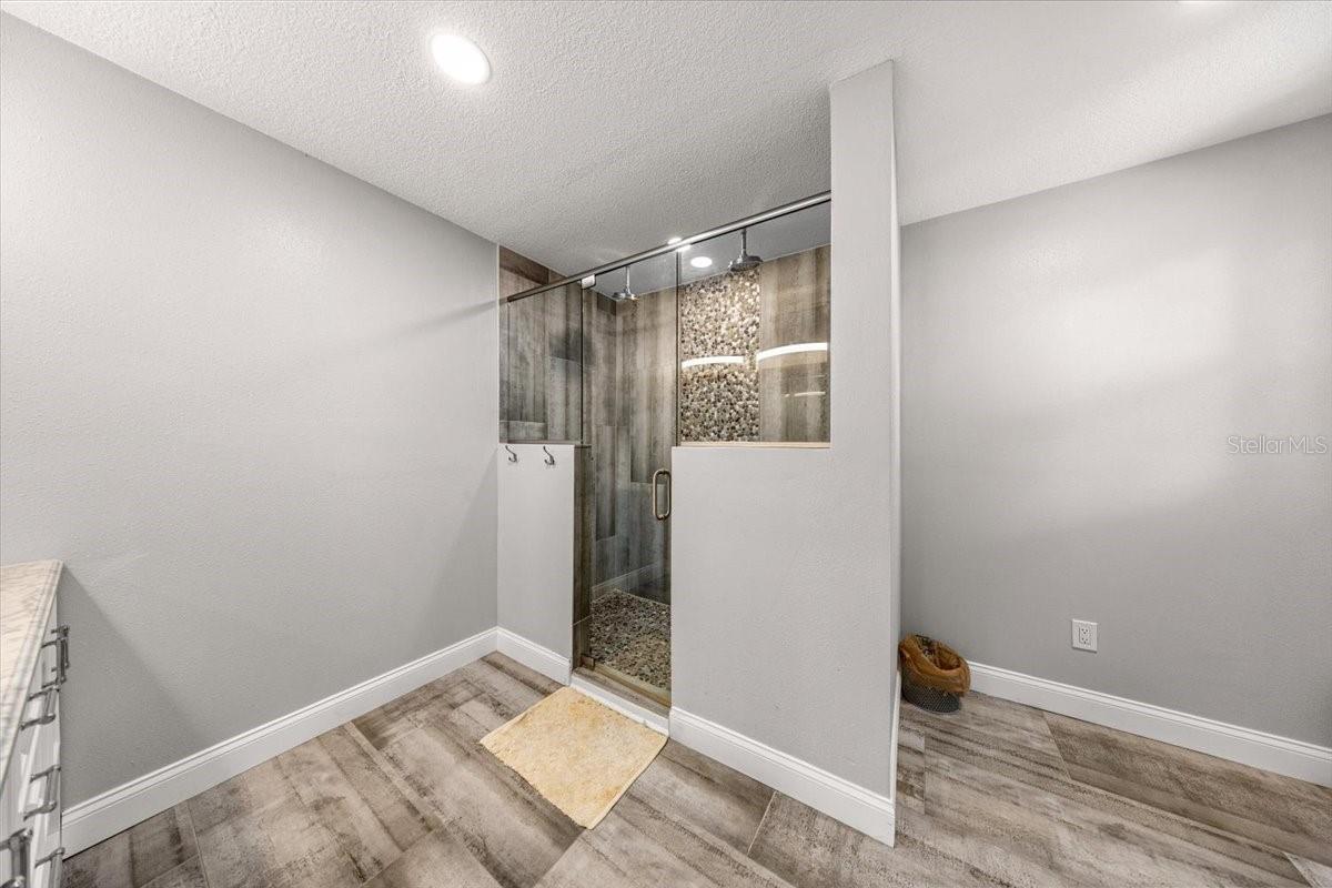 Image 33 of 91 For 10661 Sunflower Point