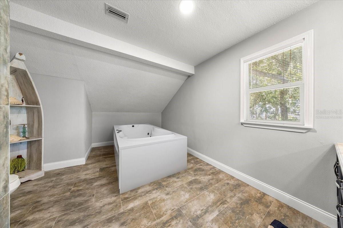 Image 36 of 91 For 10661 Sunflower Point