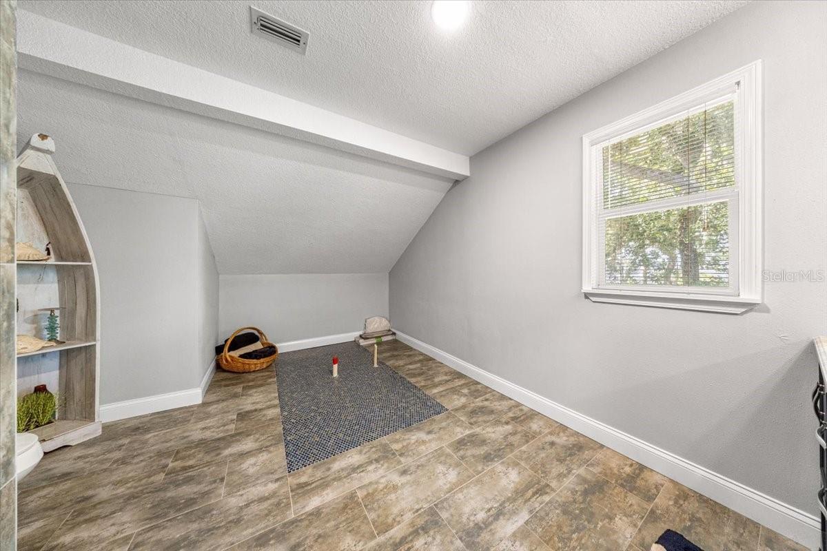 Image 37 of 91 For 10661 Sunflower Point