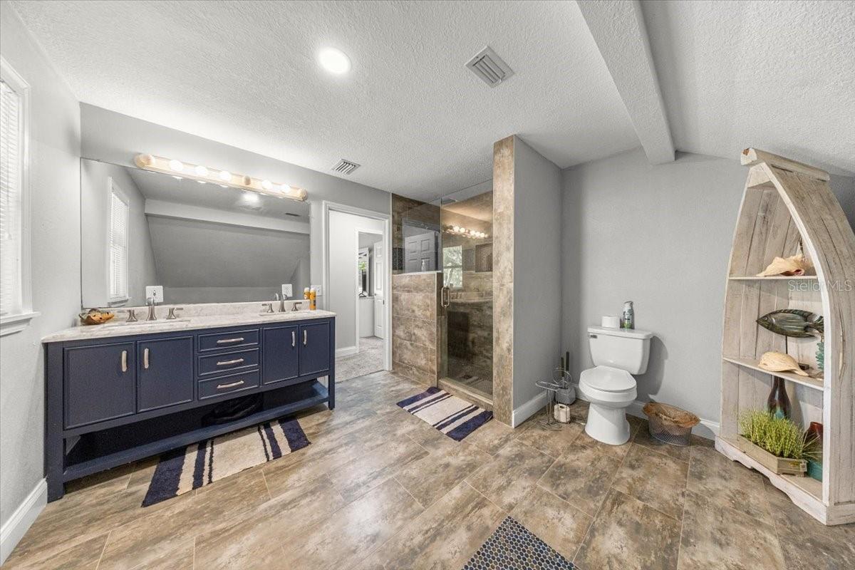 Image 38 of 91 For 10661 Sunflower Point