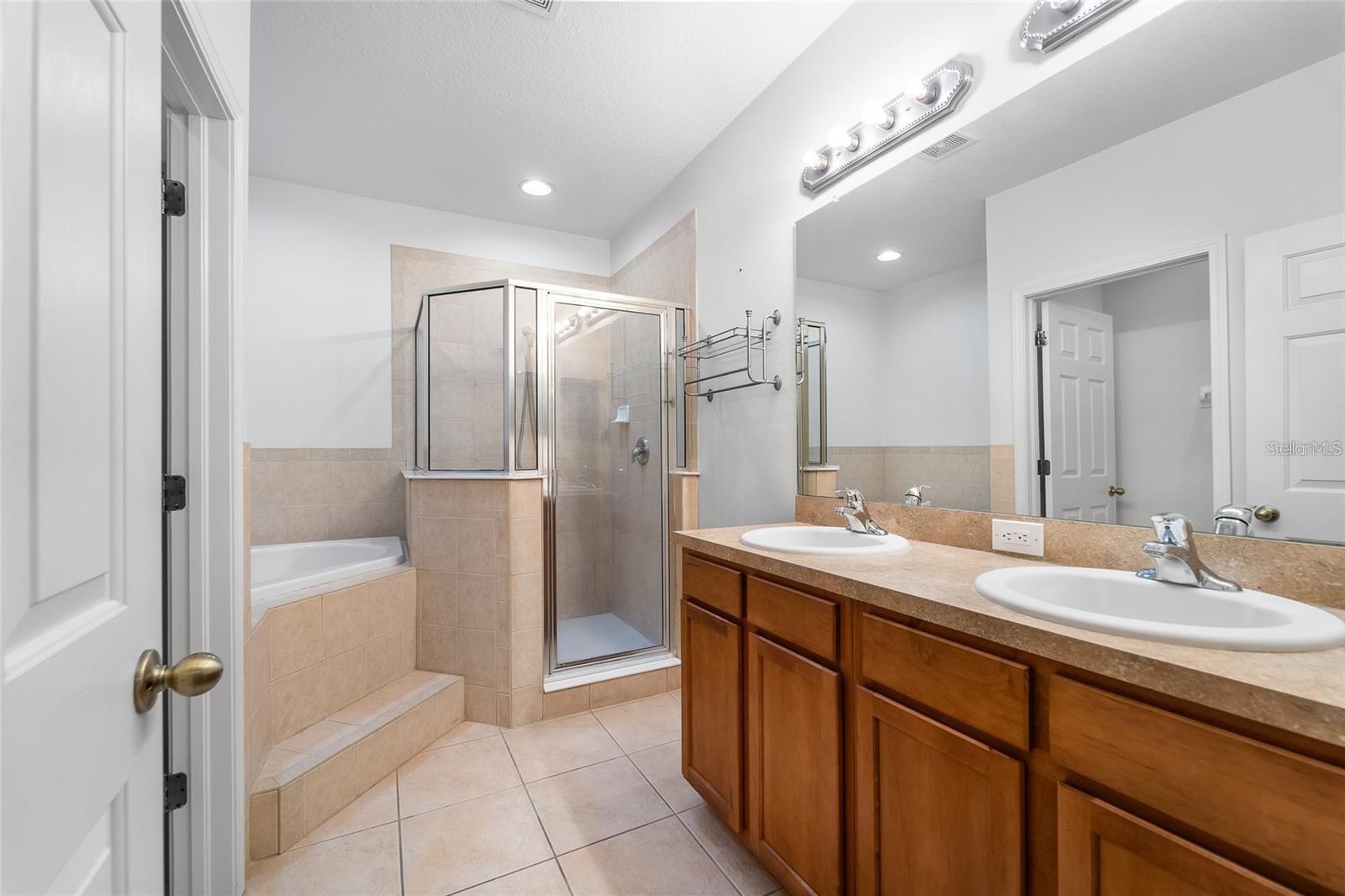 Image 18 of 23 For 4425 Amberly Oaks Court
