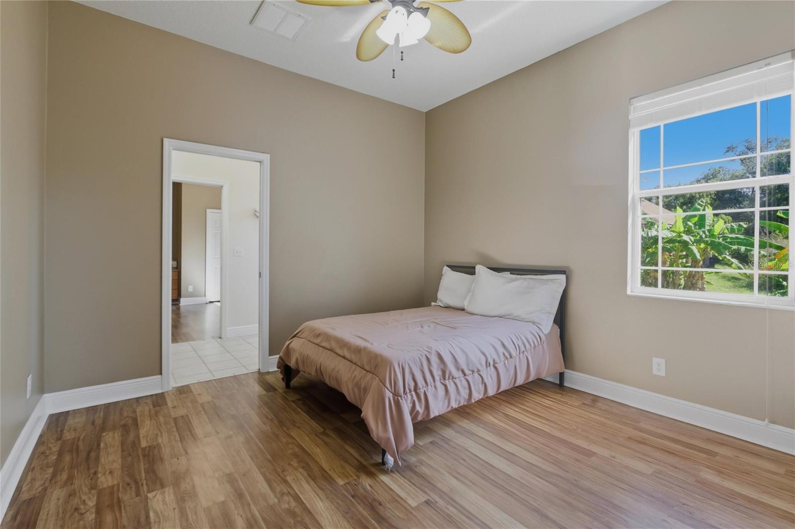 Image 33 of 61 For 12807 Sweet Magnolias Lane
