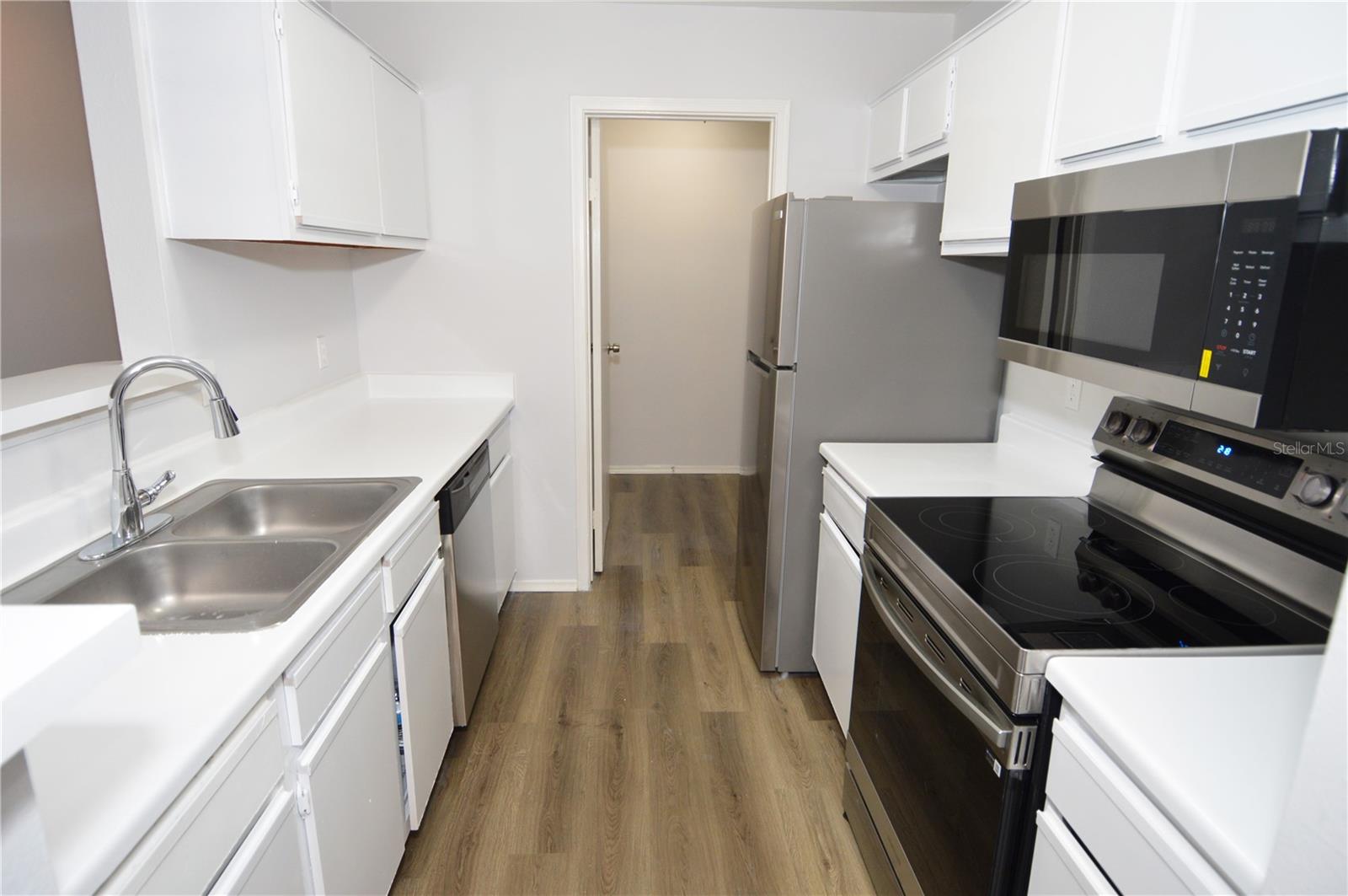 Image 8 of 100 For 1400 Gandy Boulevard N 816