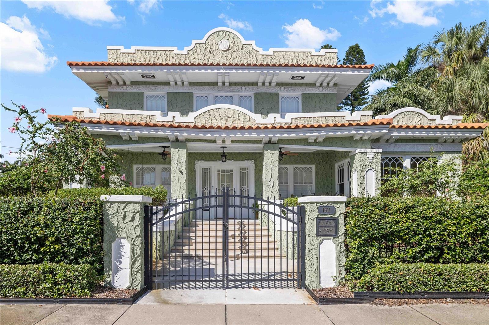 Image 14 of 44 For 1311 Beach Drive Ne