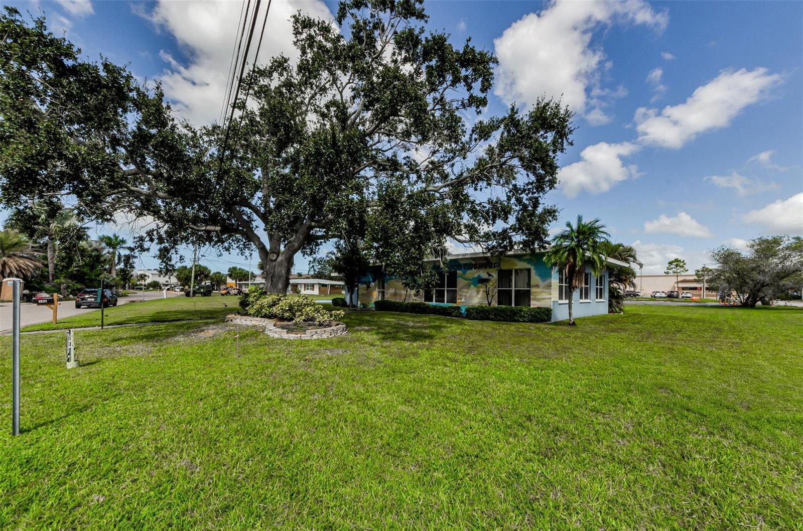 Image 13 of 21 For 596 Baywood Drive N