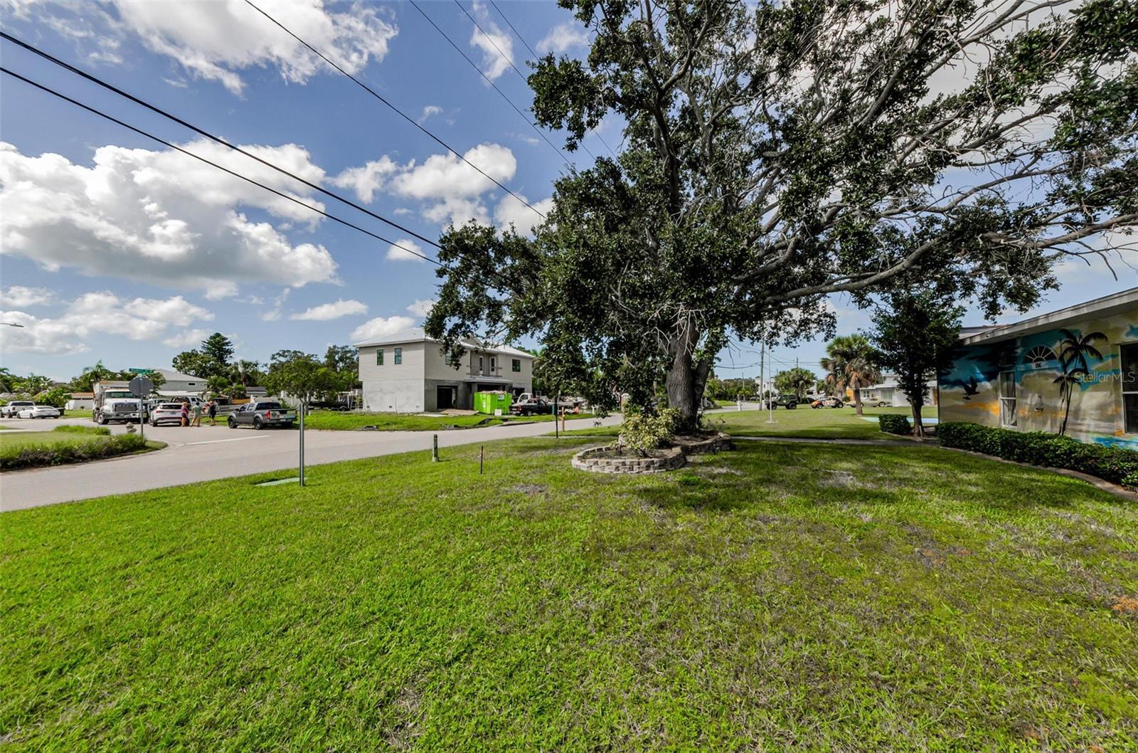 Image 15 of 21 For 596 Baywood Drive N