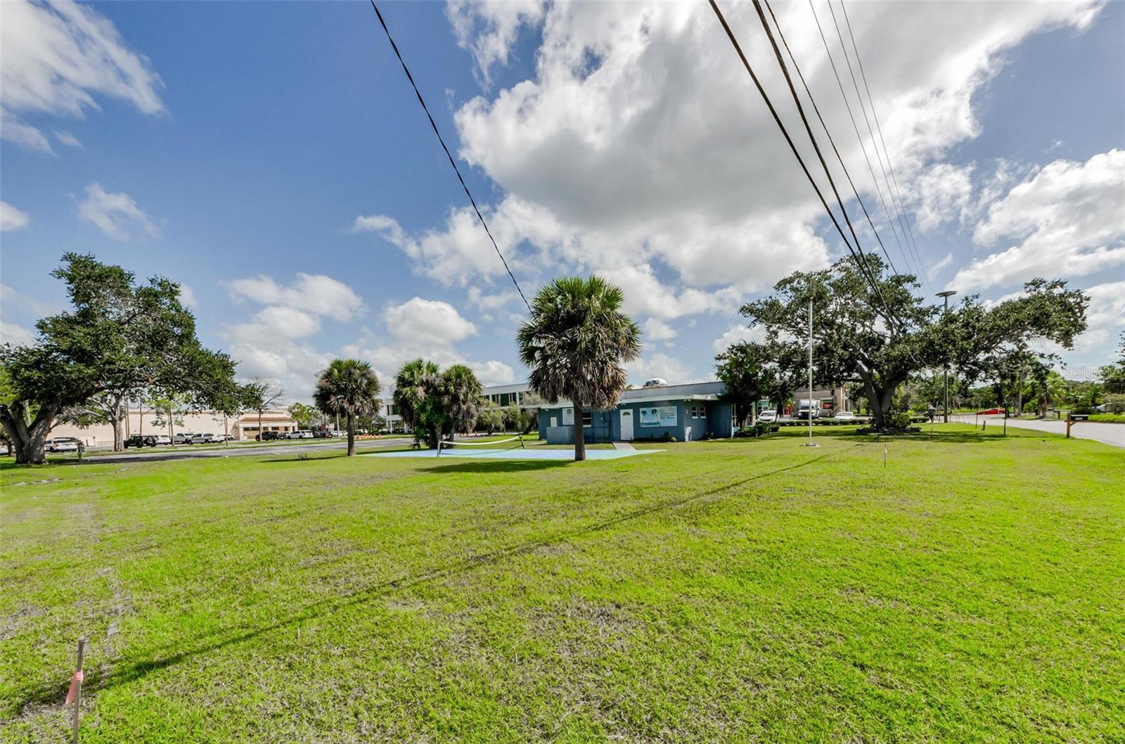 Image 16 of 21 For 596 Baywood Drive N