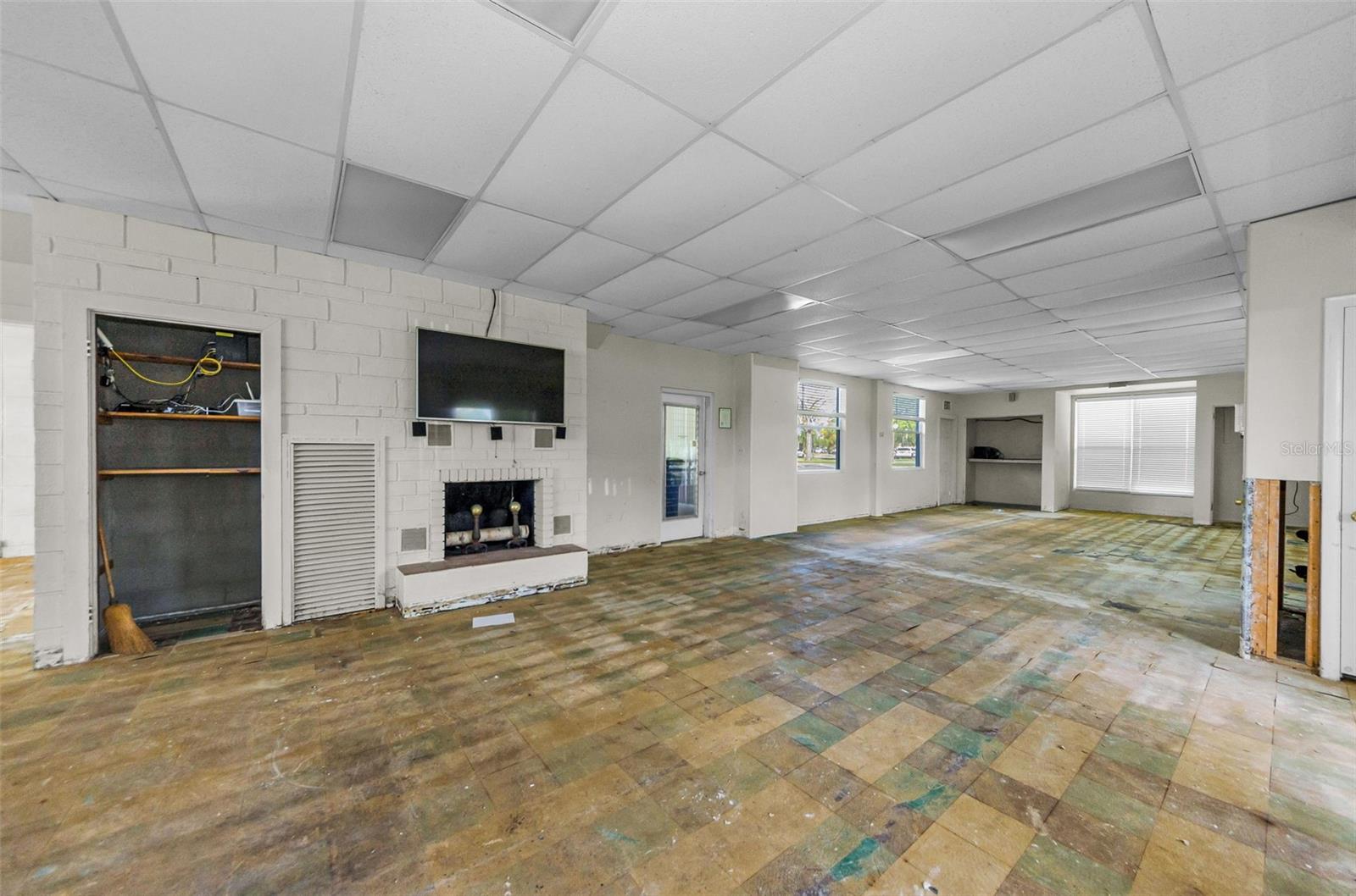 Image 19 of 21 For 596 Baywood Drive N