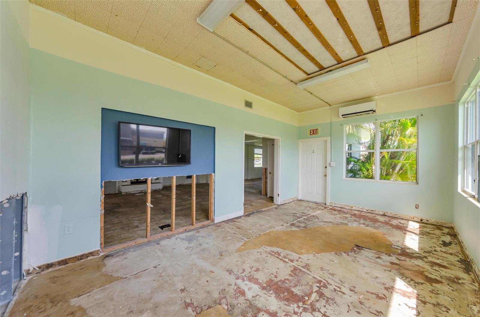 Image 20 of 21 For 596 Baywood Drive N