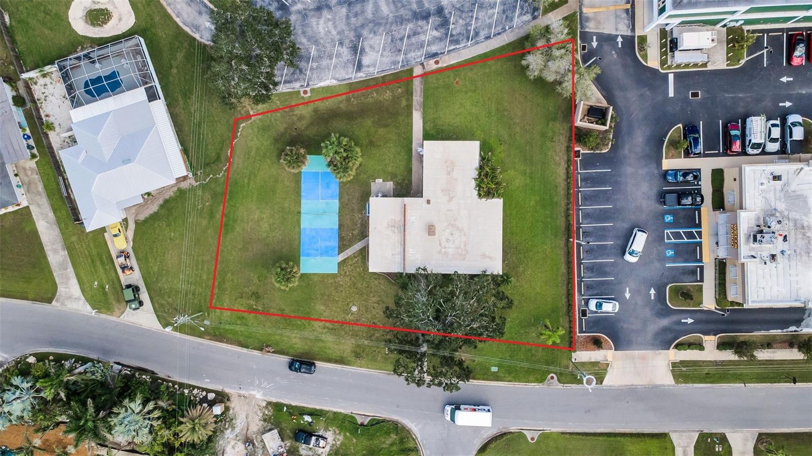 Image 7 of 21 For 596 Baywood Drive N