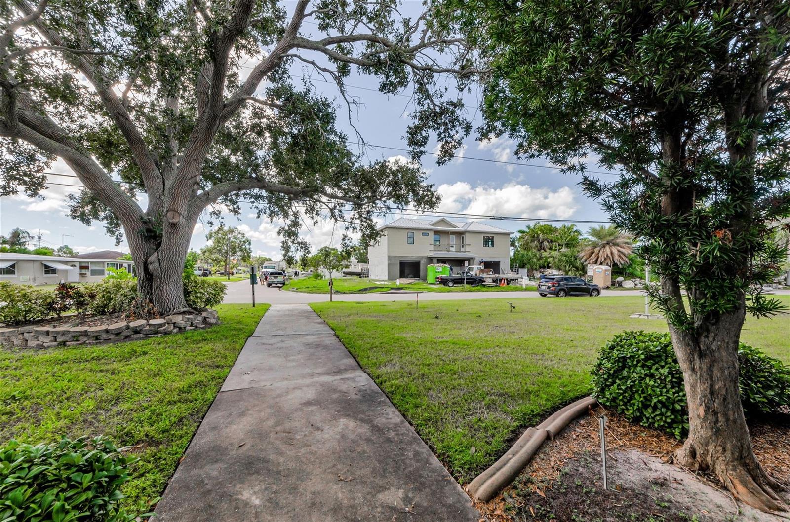 Image 9 of 21 For 596 Baywood Drive N