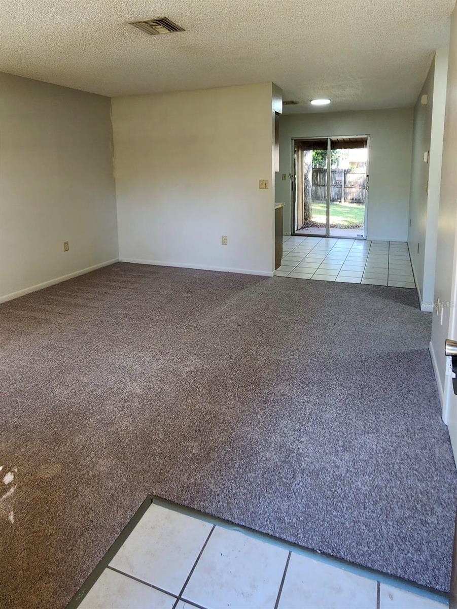 Listing photo id 2 for 20045 Suncrest Drive