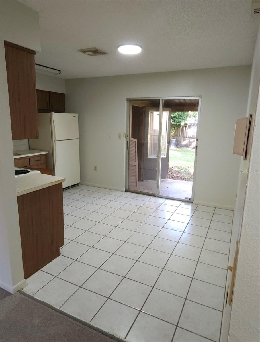 Listing photo id 3 for 20045 Suncrest Drive