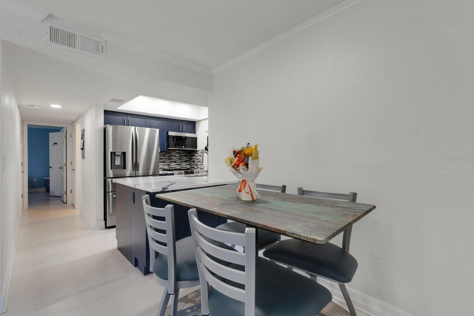 Image 6 of 23 For 704 Lyndhurst Street 623
