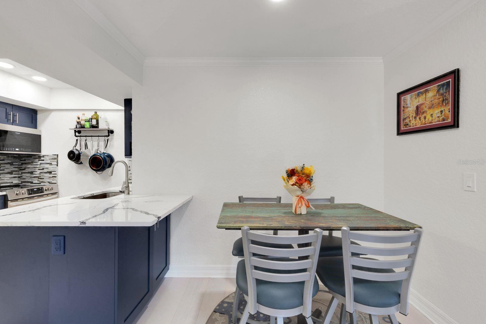 Image 7 of 23 For 704 Lyndhurst Street 623