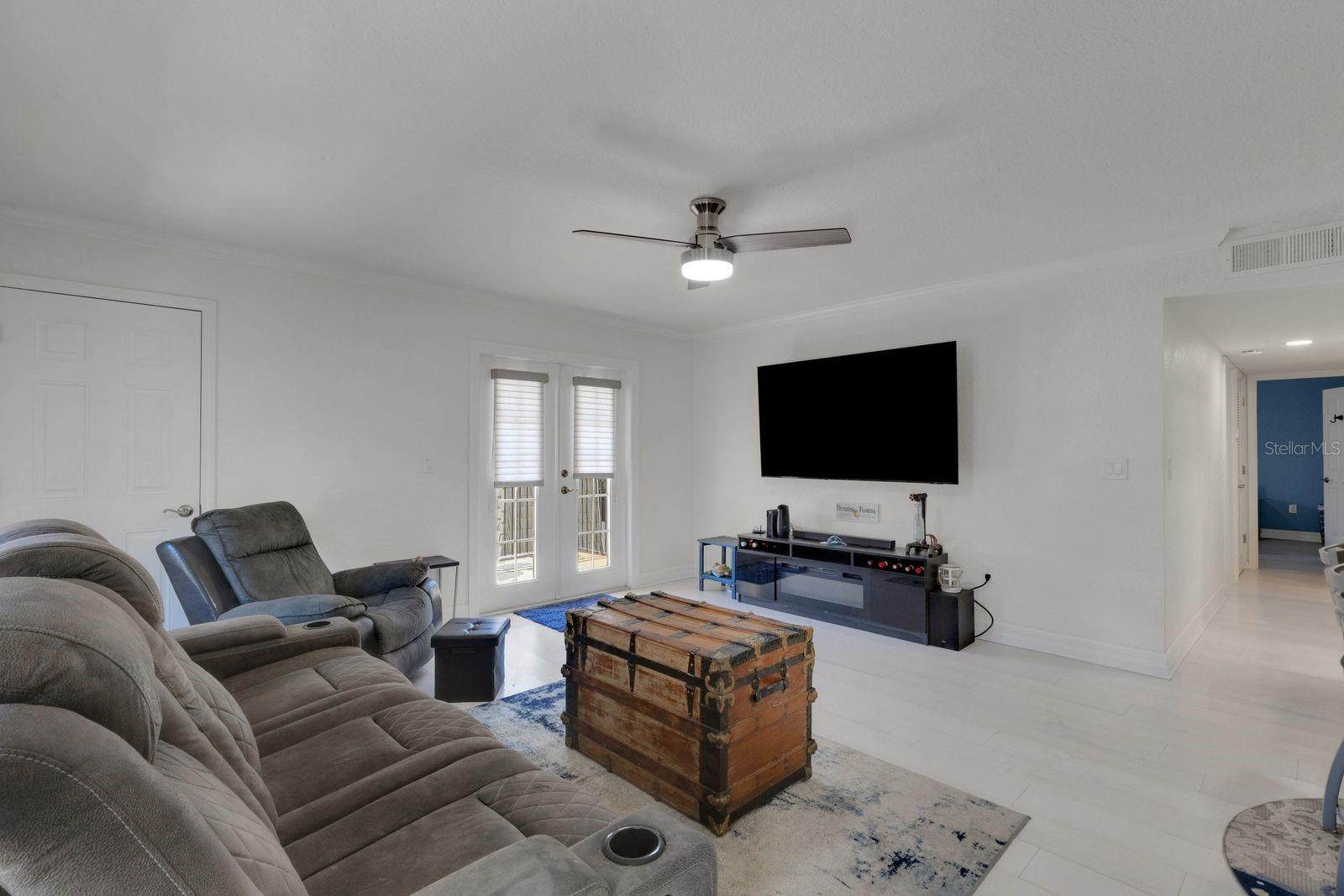 Image 8 of 23 For 704 Lyndhurst Street 623