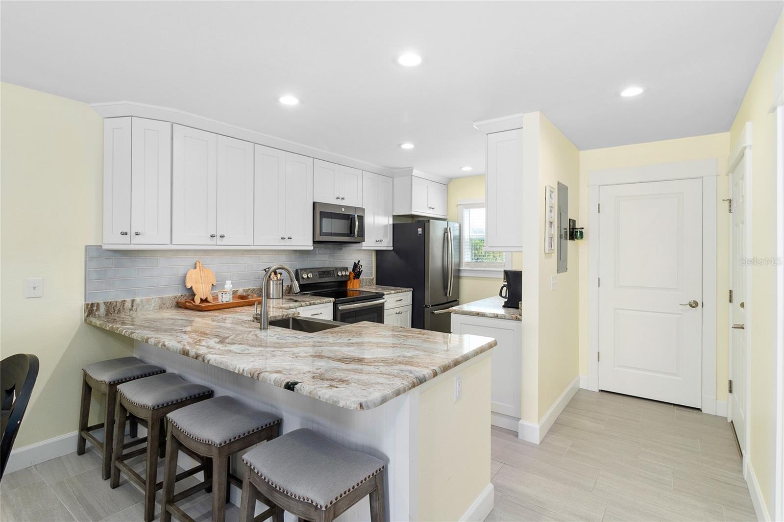 Image 4 of 26 For 460 Gulf Boulevard 4