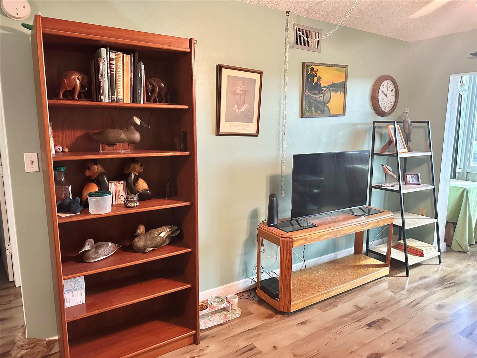 Image 17 of 36 For 100 Waverly Way 302